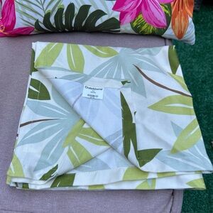 Crate&Barrel Fiji Napkin with Green and White Leaf Design Tropical set of 2